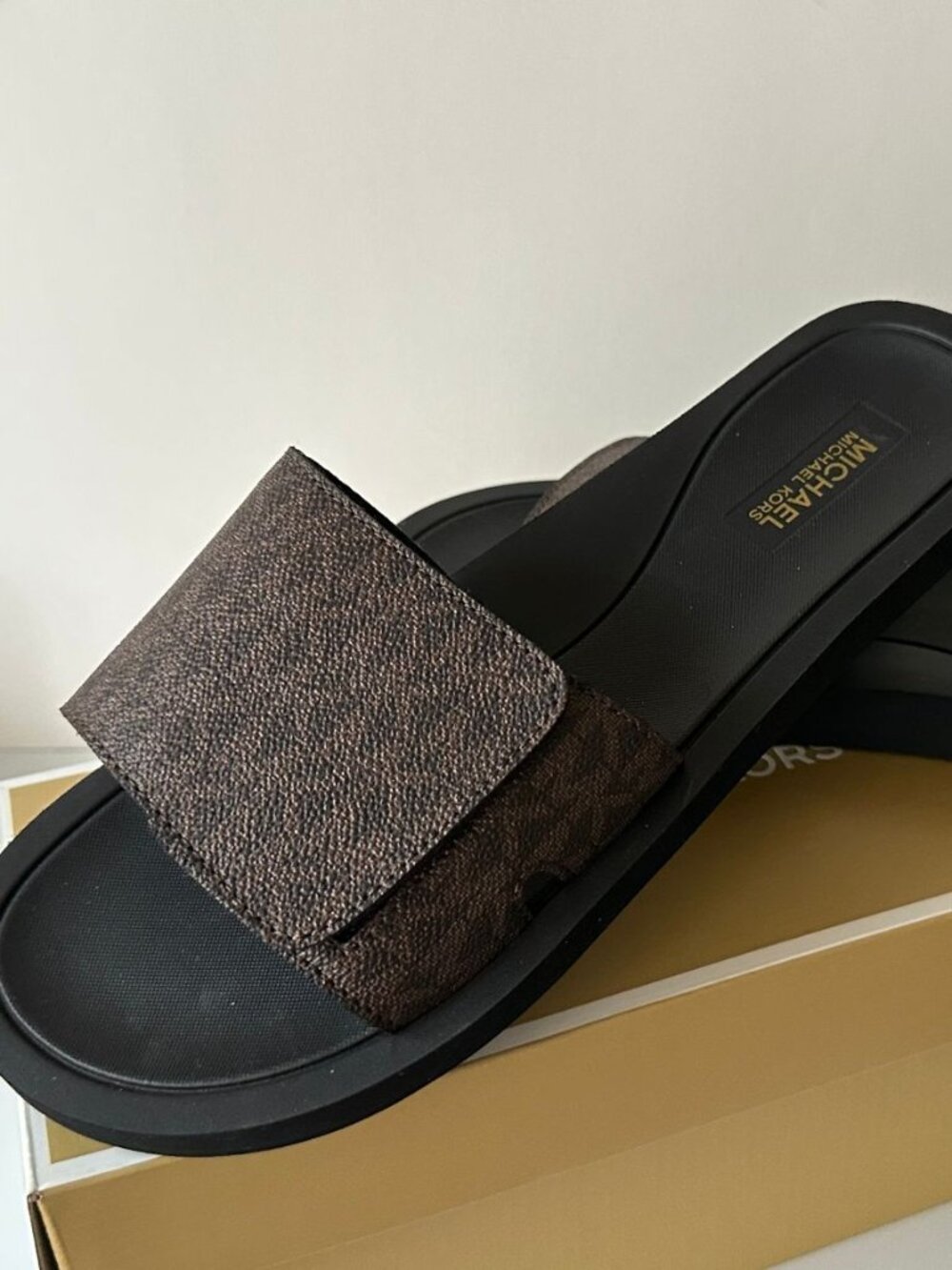 NIB Michael Kors Wade MK Signature Logo Slide Sandals Size 9 & 10